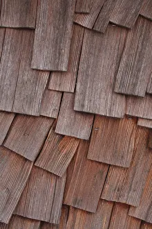 Close Up Wooden Boards Drucke: Wooden boards creating a scale pattern