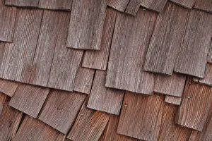 Close Up Wooden Boards Drucke: Wooden boards creating a scale pattern