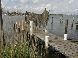 Northern Germany Drucke: Wooden jetty with nets and posts