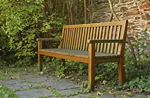 Deserted Park Bench Drucke: Wooden park bench