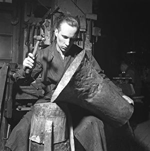 Industrial Workshop Interior Drucke: Workers in the 1940s. Interior of a mechanical workshop for musical instruments