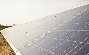 Power Generation Site Drucke: Works in progress in a solar panel plant