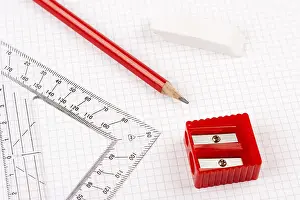 Educational Equipment Drucke: Workspace table shot from above with different drawing tools