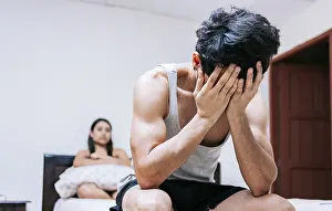 Couple Problems Drucke: Worried man in bed with erectile dysfunction