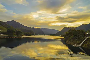 Evening Sky Landscapes Drucke: Yanba Dam and the fall of dusk