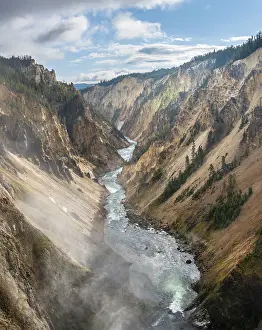 Yellowstone River Gorge Drucke: Yellowstone River flows through Gorge