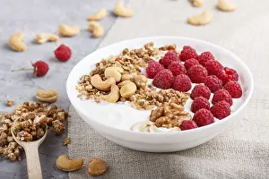 Yoghurt With Raspberry Drucke: Yoghurt with raspberry, granola