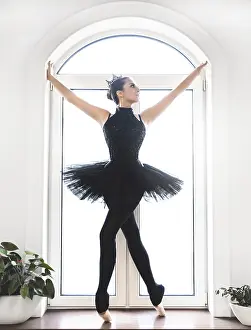 Female Ballet Dancer Drucke: Young ballet dancer practicing before performance in black tutu