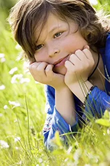 Young Boy Portrait Drucke: Young boy is waiting on the grass