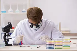 Chemical Analysis Drucke: Young chemist working in the lab