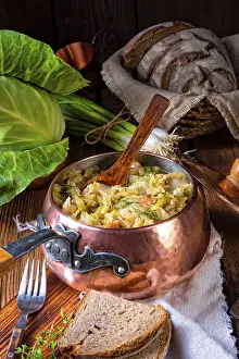 Wood Background Food Photography Drucke: Young and fresh cabbage cooked with bacon cubes