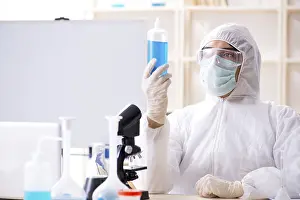 Single Person Working Drucke: Young handsome chemist working in the lab