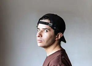 Youthful Facial Expression Drucke: A young male with a neutral expression