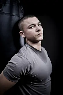 Young Boxer Drucke: Young man, boxer