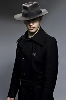 Young Man In Hat Drucke: Young man with hat
