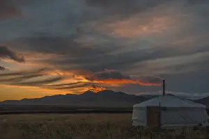 Mongolia Travel Photography Drucke: Yurt under dramatical sunset, Mongolia