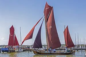Deserted German Harbor Drucke: Zeesboote in the harbour, Wustrow