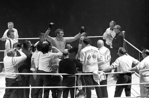 Classic Boxing Moments Drucke: Henry Cooper v Joe Bugner