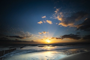 Sunset On The Coast Drucke: Breakers on the North Sea beach