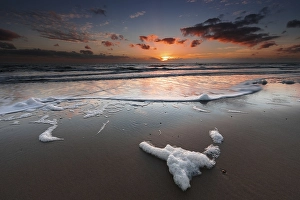 Long Exposure Ocean Waves Drucke: Breakers on the North Sea beach