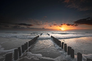 Low Tide Beach Scene Drucke: Breakers on the North Sea beach