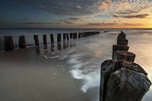 North Sea Coastal Scene Drucke: Breakers on the North Sea beach