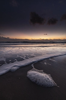 Low Tide Beach Scenes Drucke: Breakers on the North Sea beach