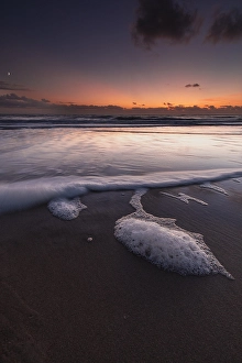 Sunset On The Sea Drucke: Breakers on the North Sea beach