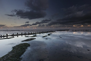 Cloudy Day At The Beach Drucke: The Dutch Wadden