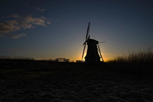 Windmill At Sunrise Drucke: Dutch windmill