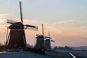 Winter Canal Scene Drucke: Three mills