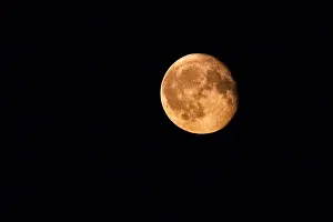 Full Moon In Europe Drucke: Moon in the Dutch sky