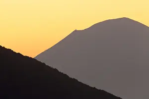 Mount Vesuvius Landscape Drucke: Mount Vesuvius at sunset