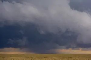 Bilder Datiert 28. Februar 2018: Ein Regensturm nähert sich in Ndutu.