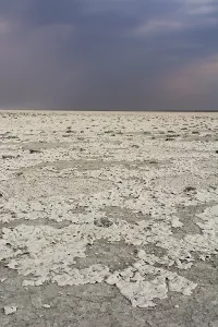 Arid Desert Landscapes Africa Drucke: A storm approaching the salt pan