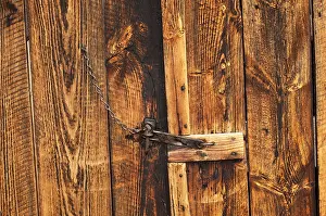 Weathered Wood Grain Drucke: Barn Door and Latch