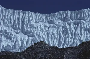 Extreme Terrain Photography Drucke: Snowcapped Mountain