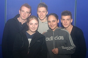 Group Of Friends Smiling Drucke: 05